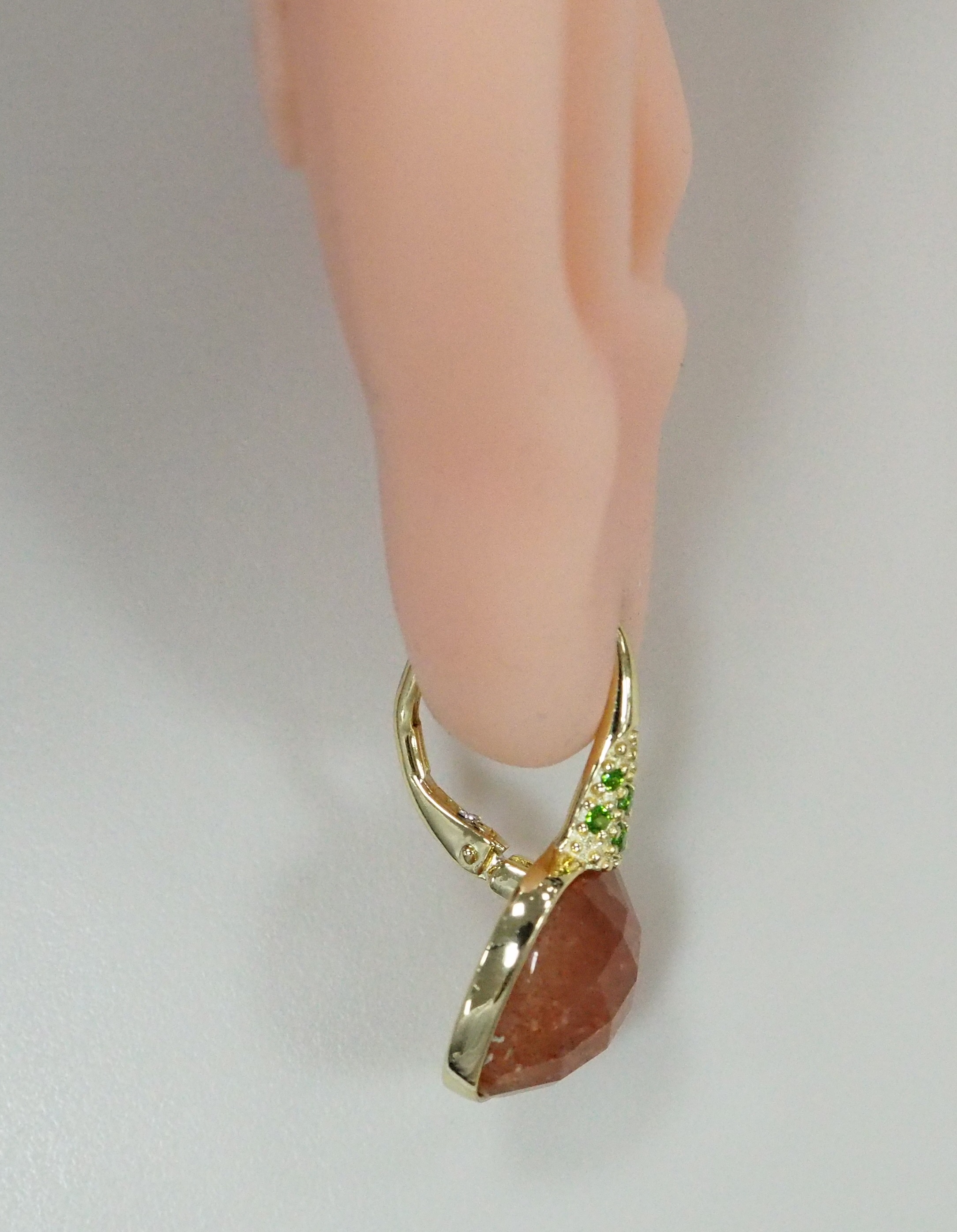 Серебряные серьги с солнечными камнями